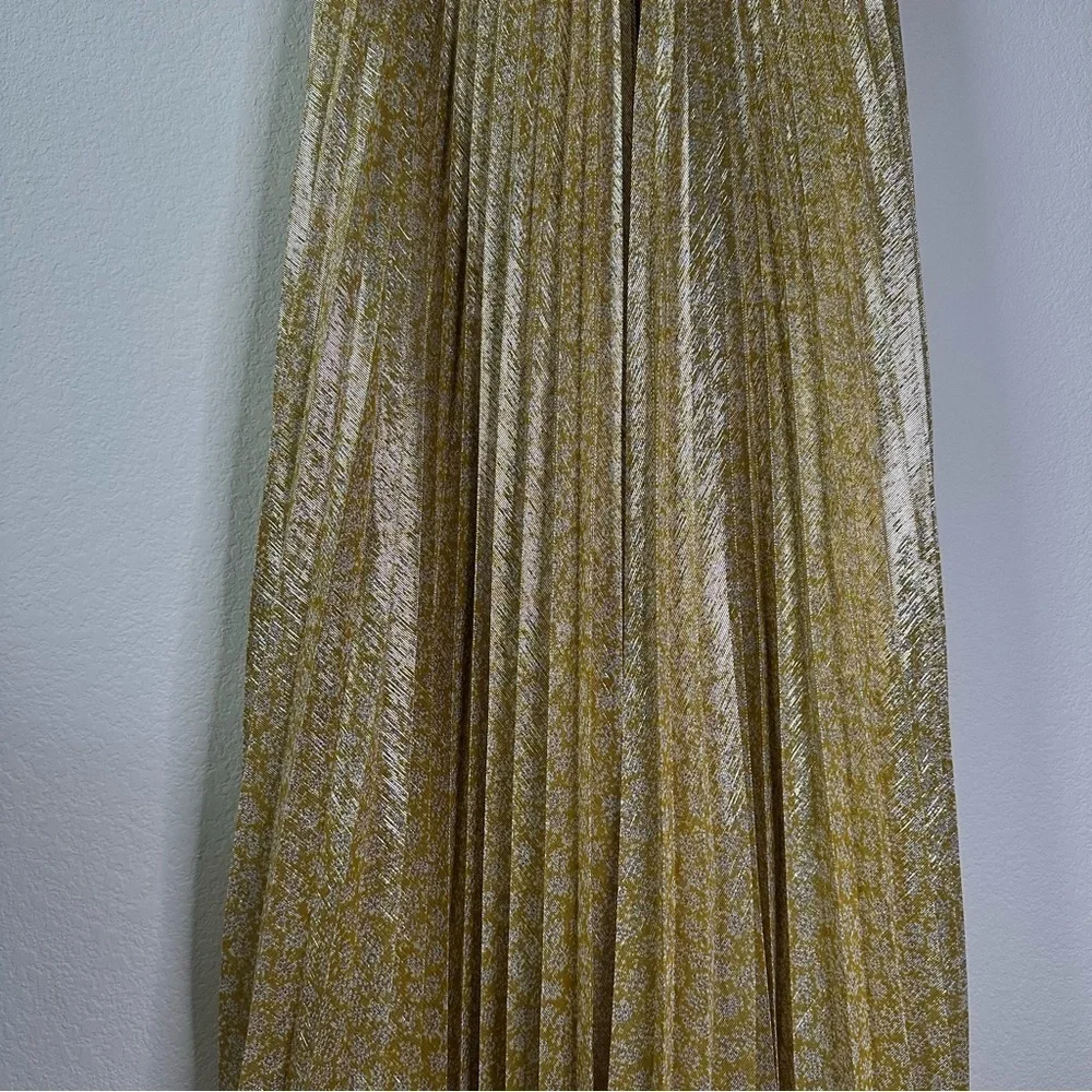 Alexis Joya Pleated Strapless Gown Maxi Dress
Metallic Gold Lame Rare SZ S - Picture 7 of 11